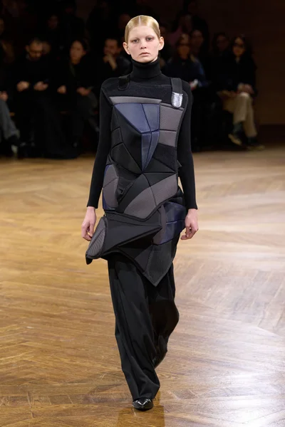 Look 28